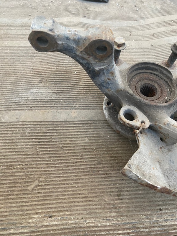 Кулак поворотный Volkswagen Passat B3