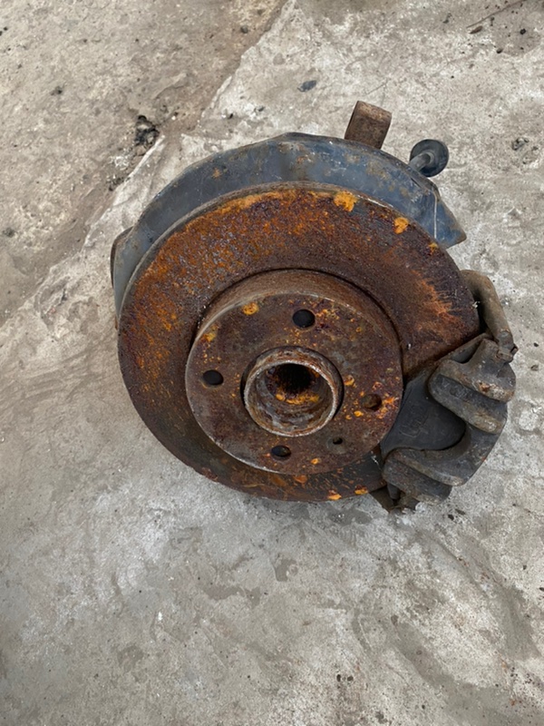 Кулак поворотный Volkswagen Golf 2