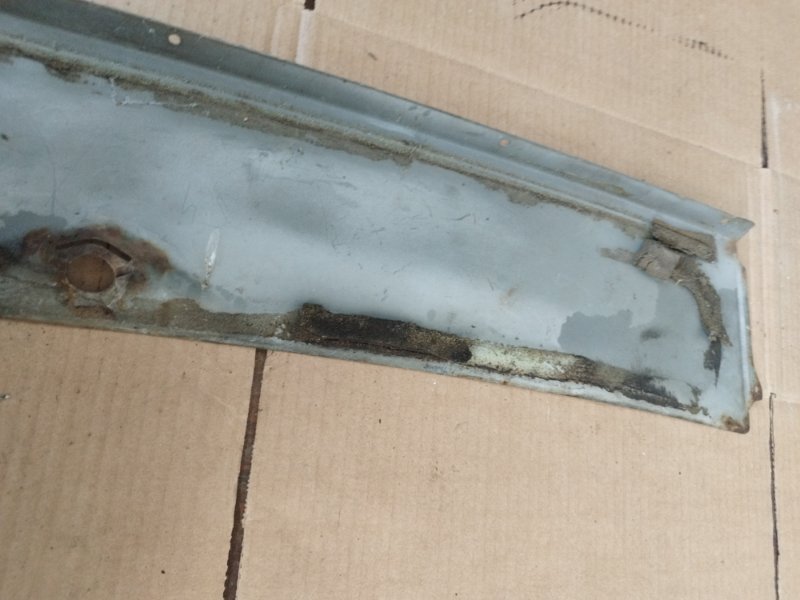 Решетка под лобовое стекло Mercedes-Benz w123 1984