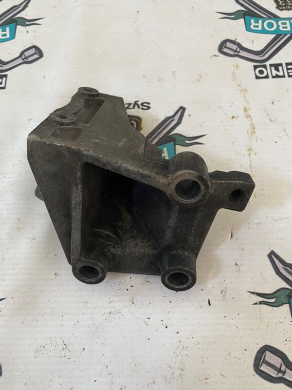 Кронштейн двигателя Ford Fiesta