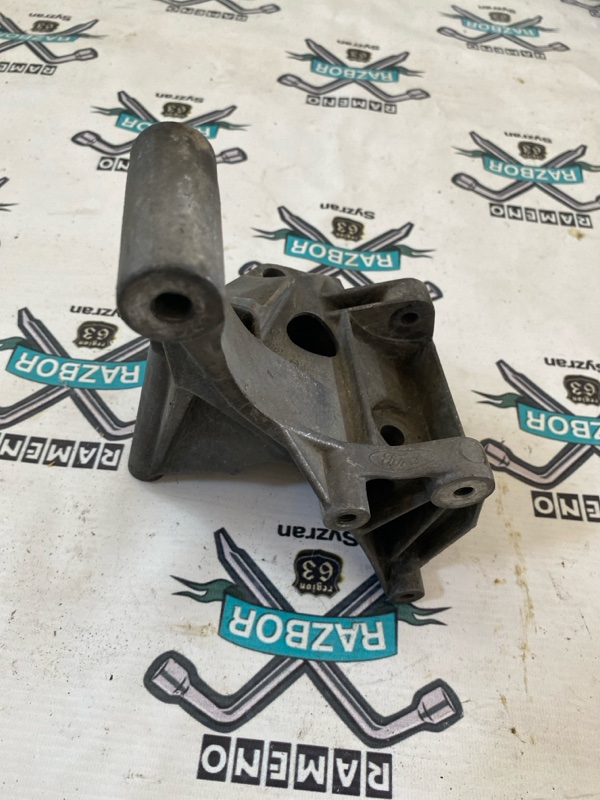 Кронштейн двигателя Ford Fiesta