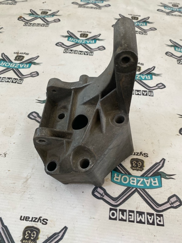 Кронштейн двигателя Ford Fiesta
