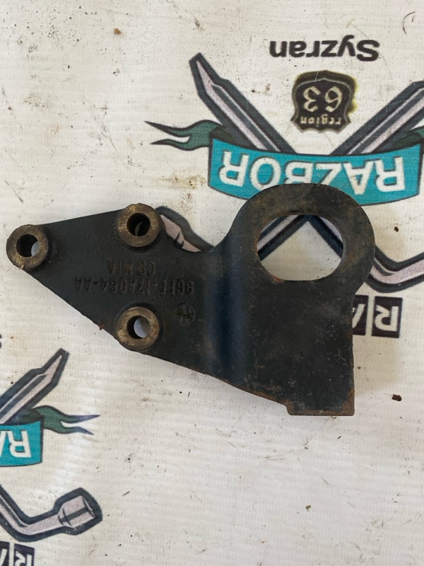 Кронштейн опоры двигателя Ford Fiesta