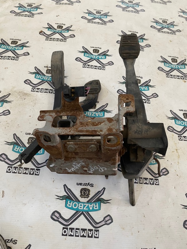 Блок педалей Ford Courier