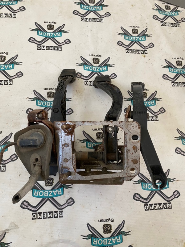 Блок педалей Ford Courier