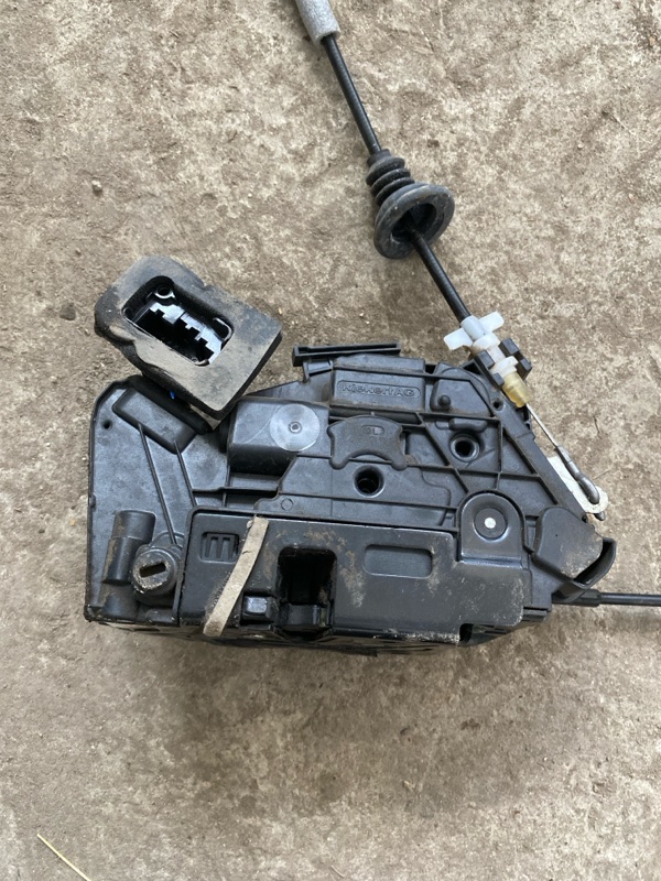 Замок боковой двери Audi A6 C6 2008 Quattro 4F