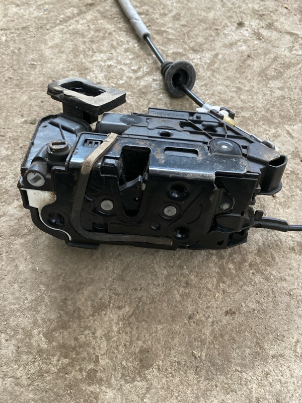 Замок боковой двери Audi A6 C6 2008 Quattro 4F