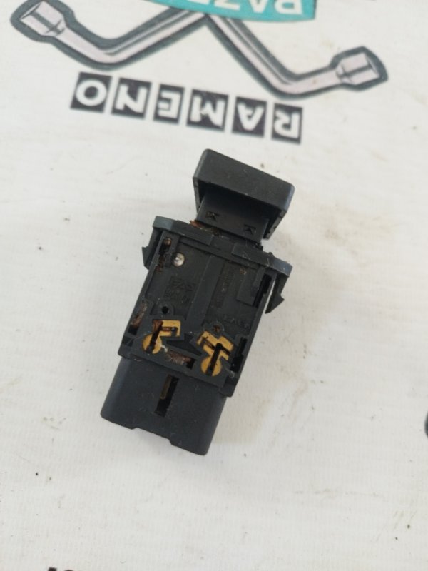 Кнопка аварийной сигнализации Chery Amulet a15