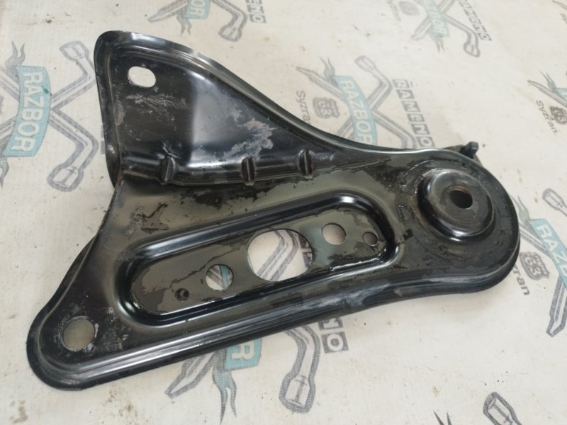 Крепление балки подвески Toyota Camry ACV 40