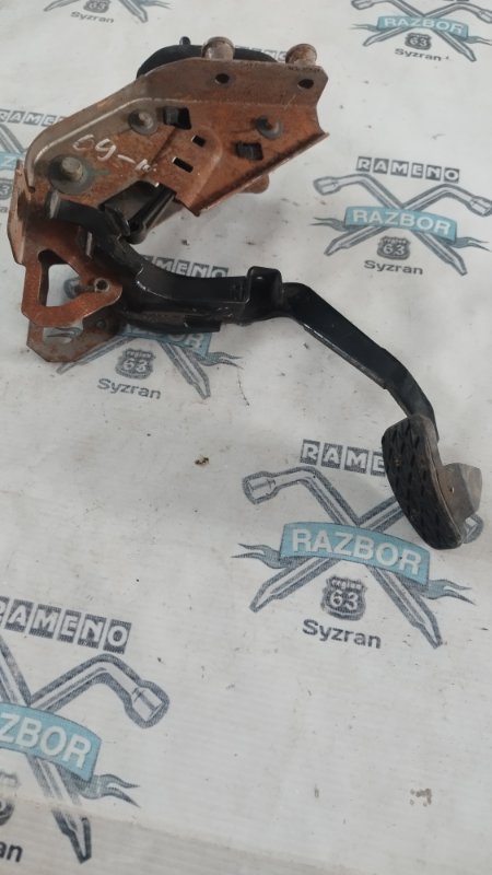 Педаль тормоза Ford Fiesta