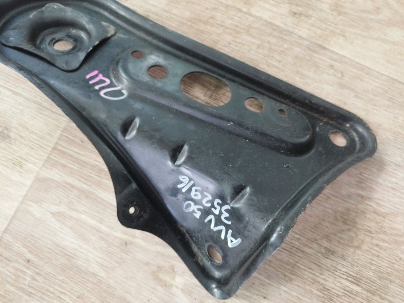 Крепление балки подвески Toyota camry 2011 AVV50