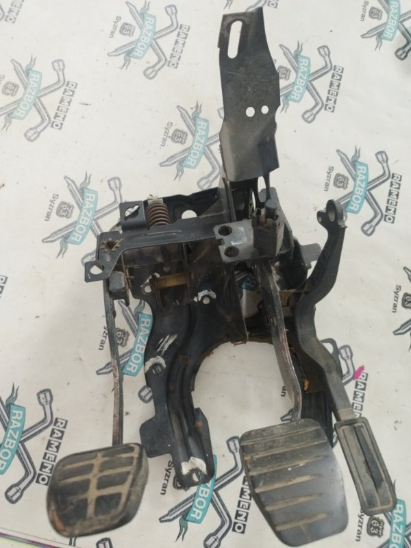 Блок педалей Volkswagen Passat B3