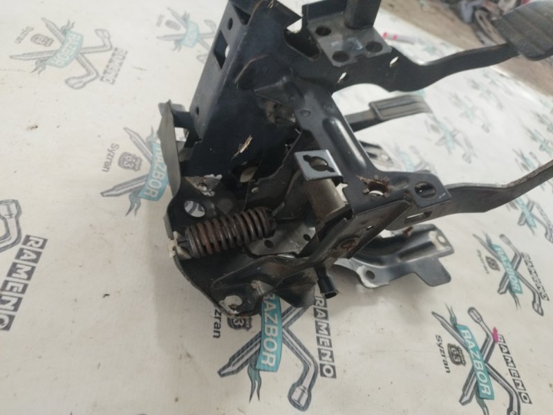 Блок педалей Volkswagen Passat B3