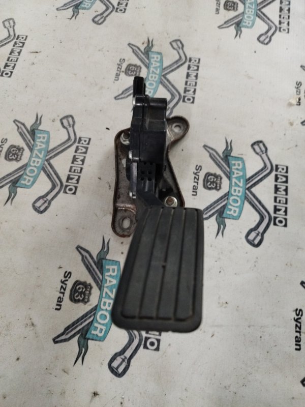 Педаль газа Subaru Impreza
