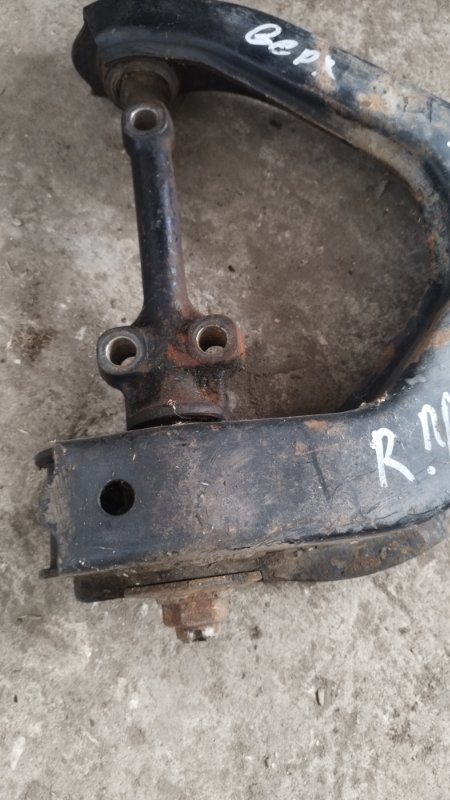 Рычаг подвески верхний Toyota Surf 130