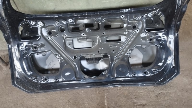 Крышка багажника Toyota RAV4