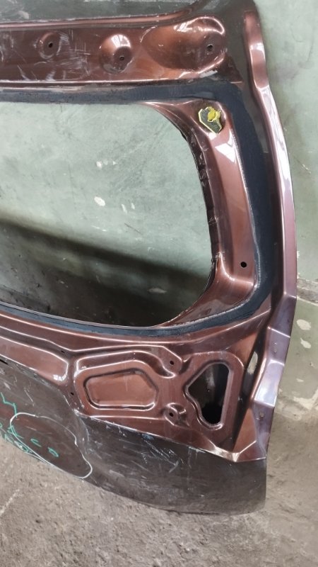Крышка багажника Toyota RAV4