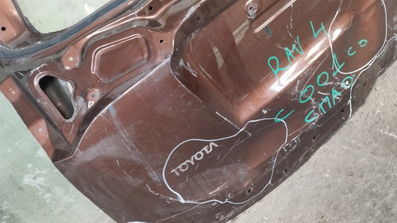 Крышка багажника Toyota RAV4