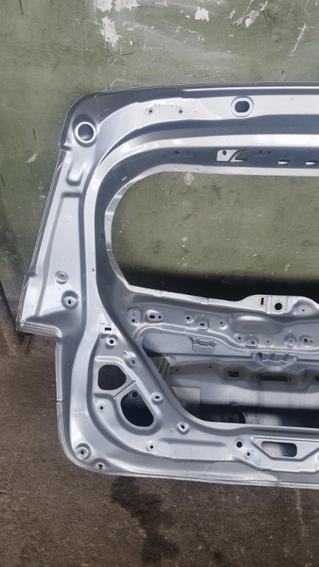 Крышка багажника Mazda 5