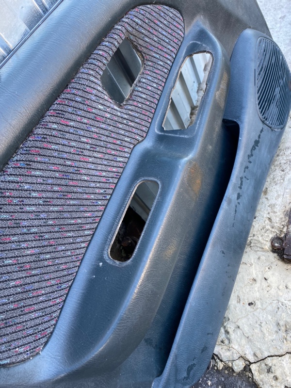 Обшивка боковой двери Nissan Almera N15