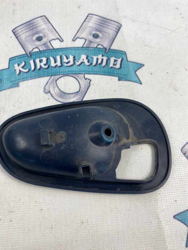 Накладка внутренней ручки двери Mitsubishi Carisma