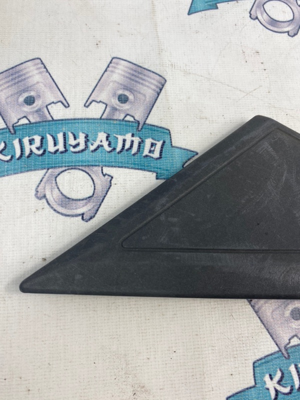 Накладка двери Mitsubishi Carisma