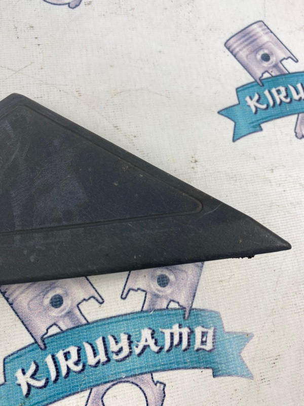 Накладка двери Mitsubishi Carisma