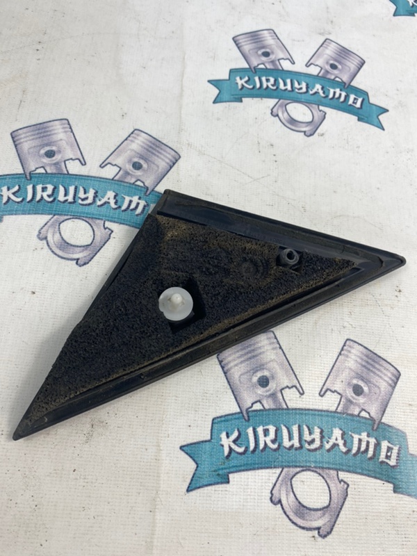 Накладка двери Mitsubishi Carisma