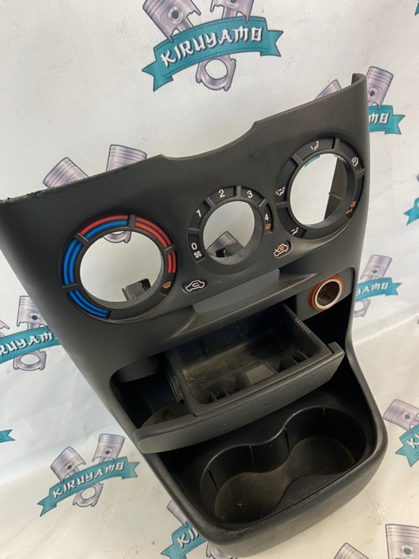 Консоль центральная Fiat Punto 2000 188