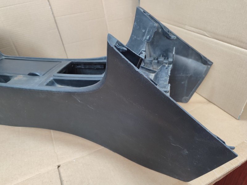 Подлокотник Mazda 3BK