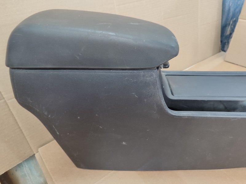Подлокотник Mazda 3BK