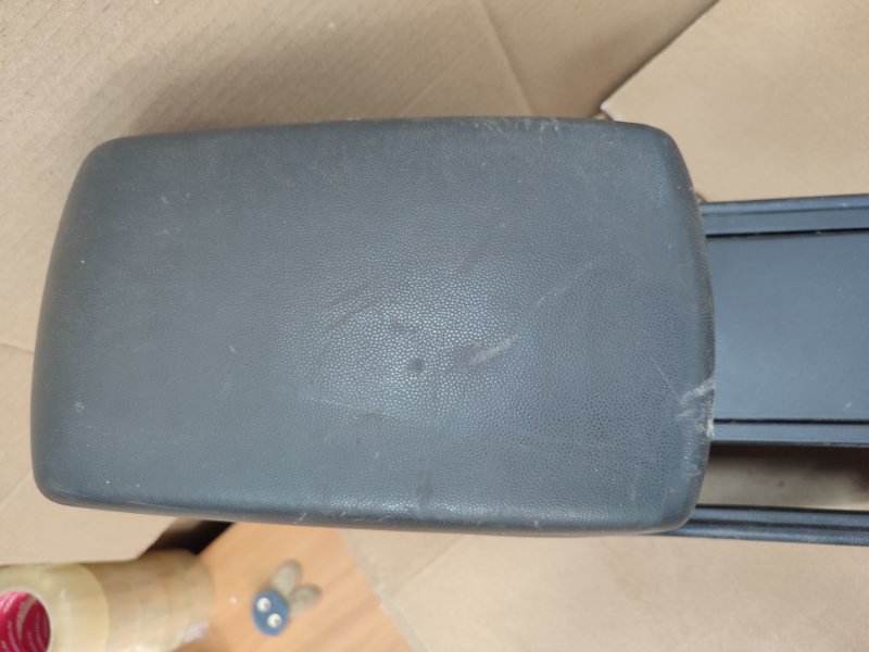 Подлокотник Mazda 3BK