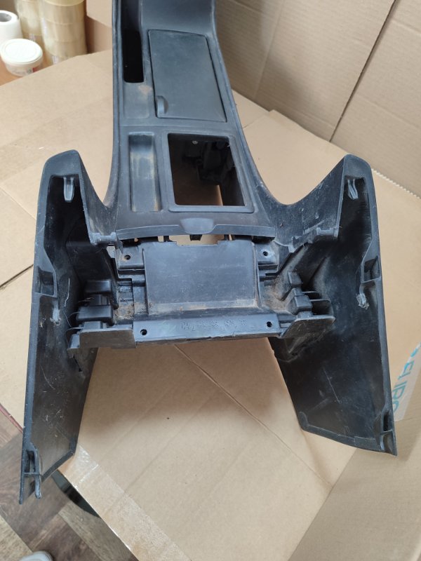 Подлокотник Mazda 3BK