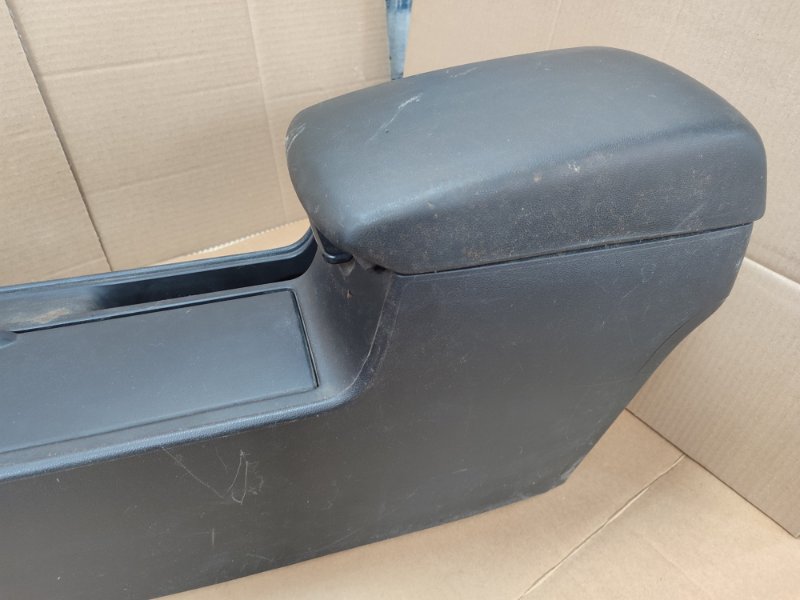 Подлокотник Mazda 3BK
