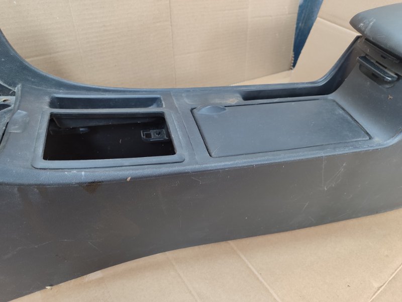 Подлокотник Mazda 3BK