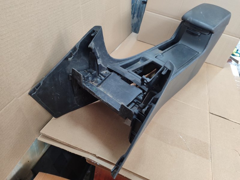 Подлокотник Mazda 3BK
