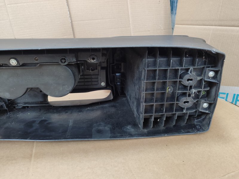 Подлокотник Mazda 3BK