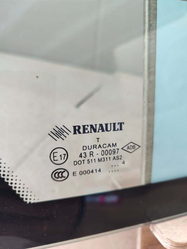 Стекло двери Renault Fluence 2014