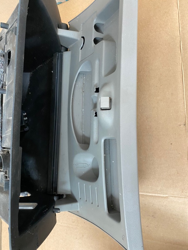 Бардачок Peugeot 308 2008 308