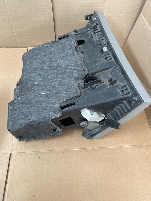 Бардачок Peugeot 308 2008 308