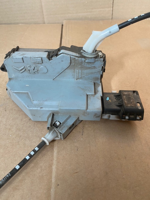Замок боковой двери Peugeot 308 2008 308