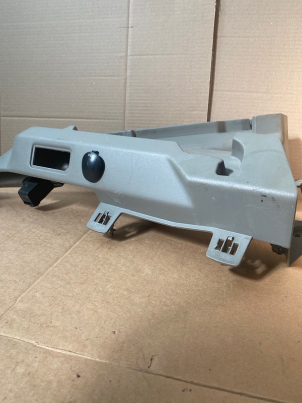 Кронштейн полки багажника Peugeot 308 2008 308