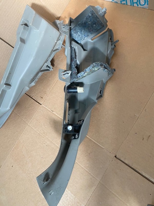 Кронштейн полки багажника Peugeot 308 2008 308