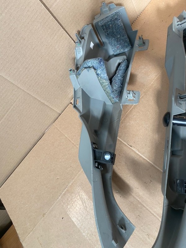 Кронштейн полки багажника Peugeot 308 2008 308