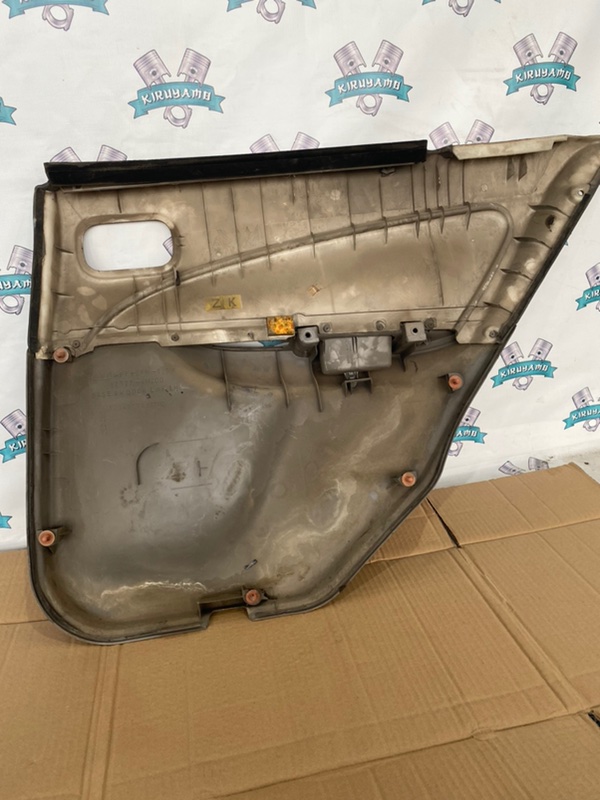 Обшивка боковой двери Nissan Sunny 1999 GF-FB15