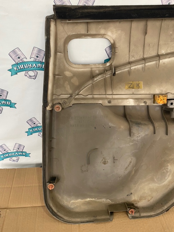 Обшивка боковой двери Nissan Sunny 1999 GF-FB15