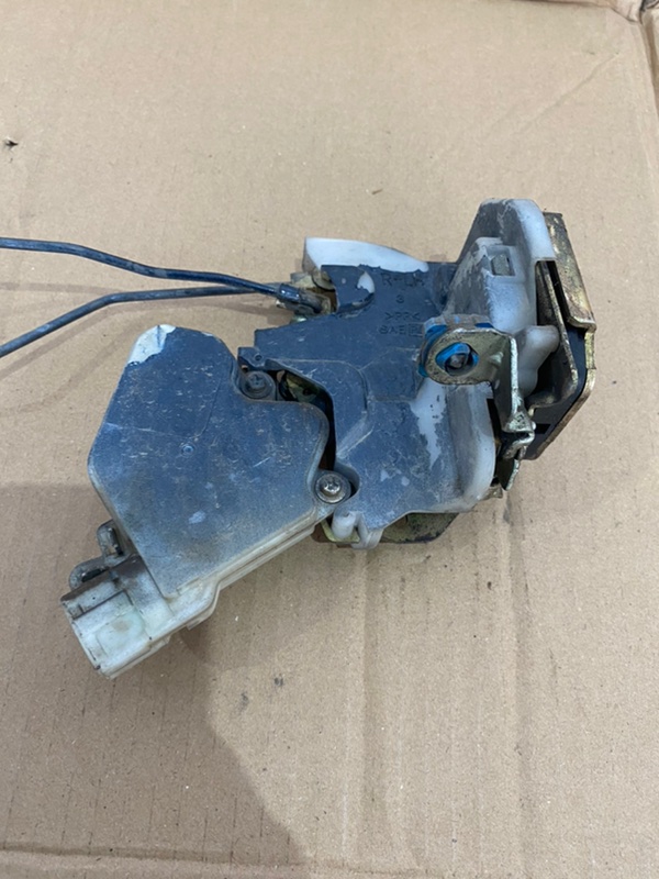 Замок боковой двери Nissan Sunny 1999 GF-FB15