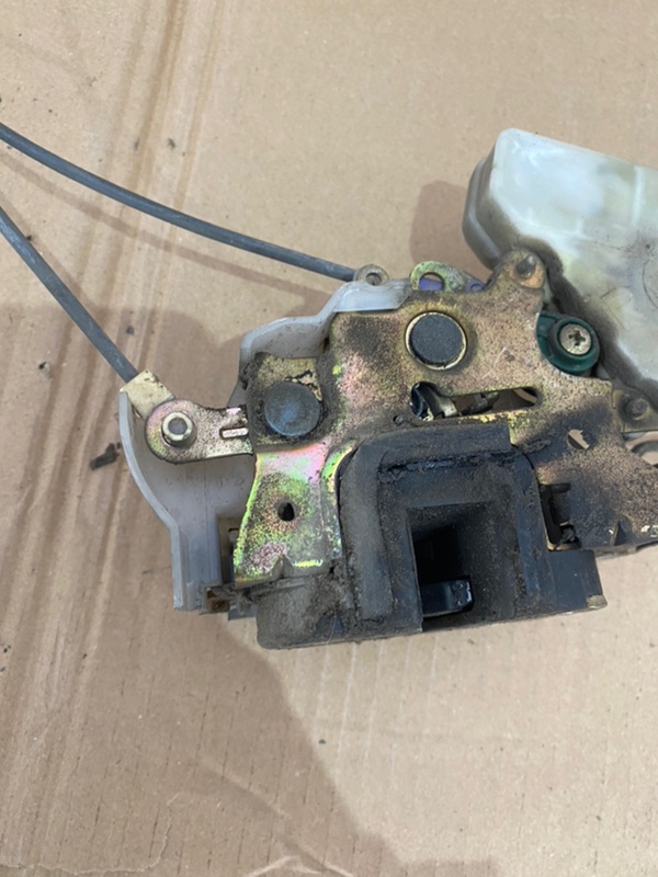 Замок боковой двери Nissan Sunny 1999 GF-FB15