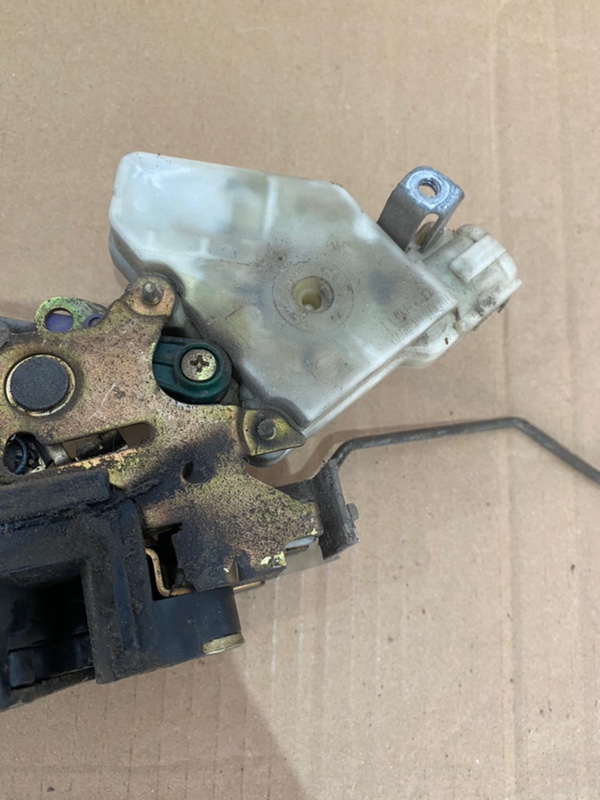 Замок боковой двери Nissan Sunny 1999 GF-FB15