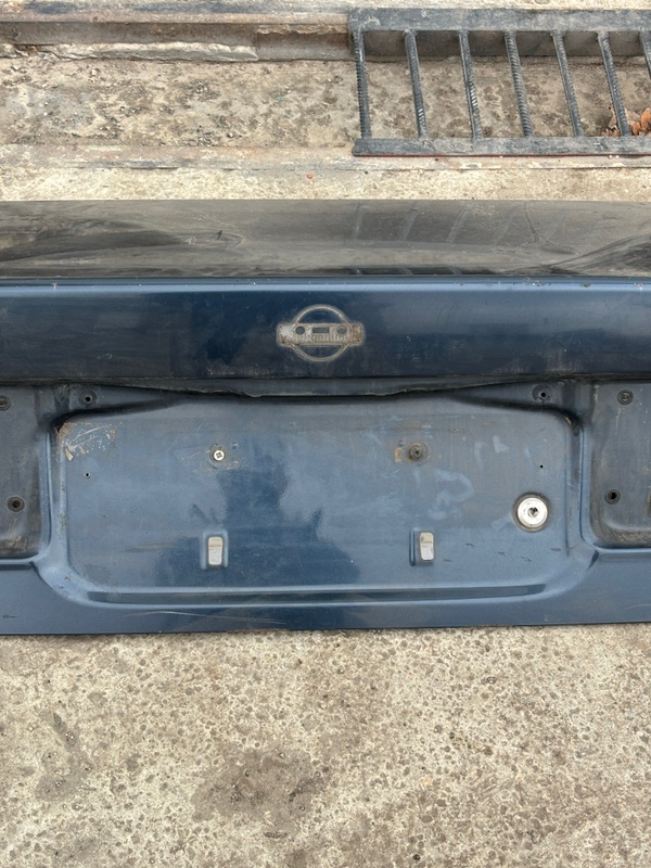 Крышка багажника Nissan Sunny 1999 GF-FB15